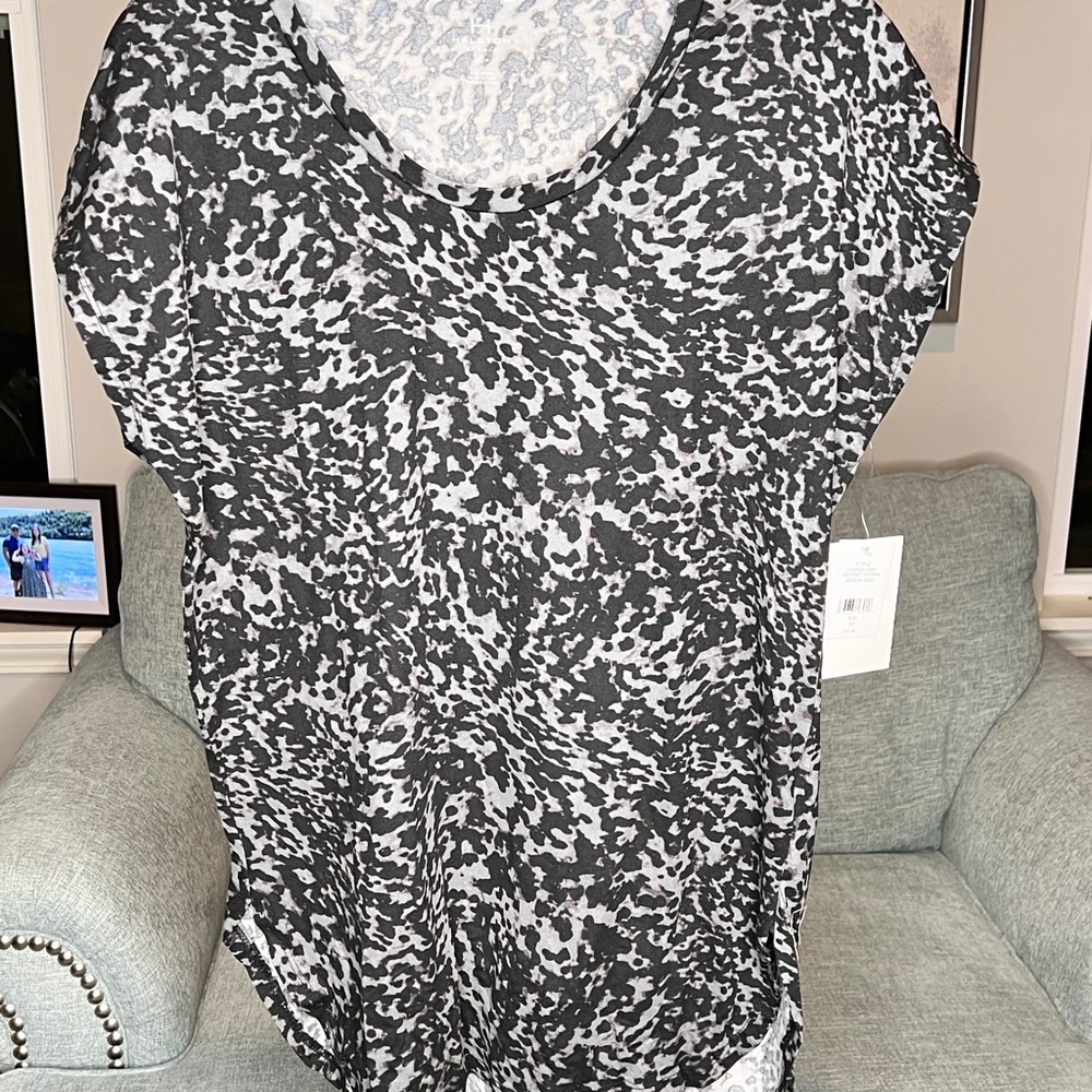 Top abstract animal medium gray by Halston